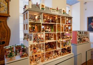 »Zauberhafte Stuben – Advent im Puppenhaus«