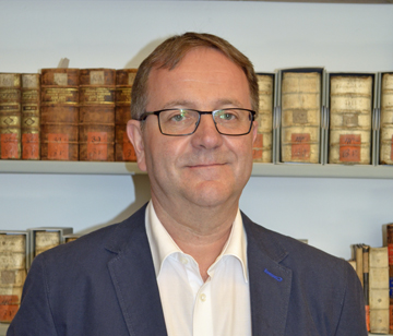 Dr. Steffen Menzel Leiter Bibliotheksleitung Tel. 0049 3581 672282 dr.s.menzel@goerlitz.de